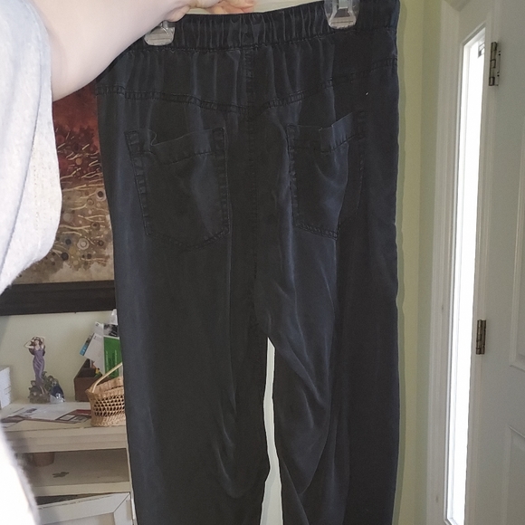 black pants - Picture 3 of 5